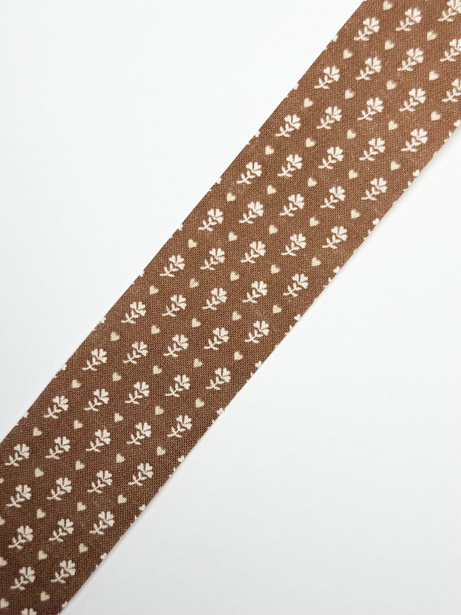 1.25 Vintage Light Brown Floral & Hearts