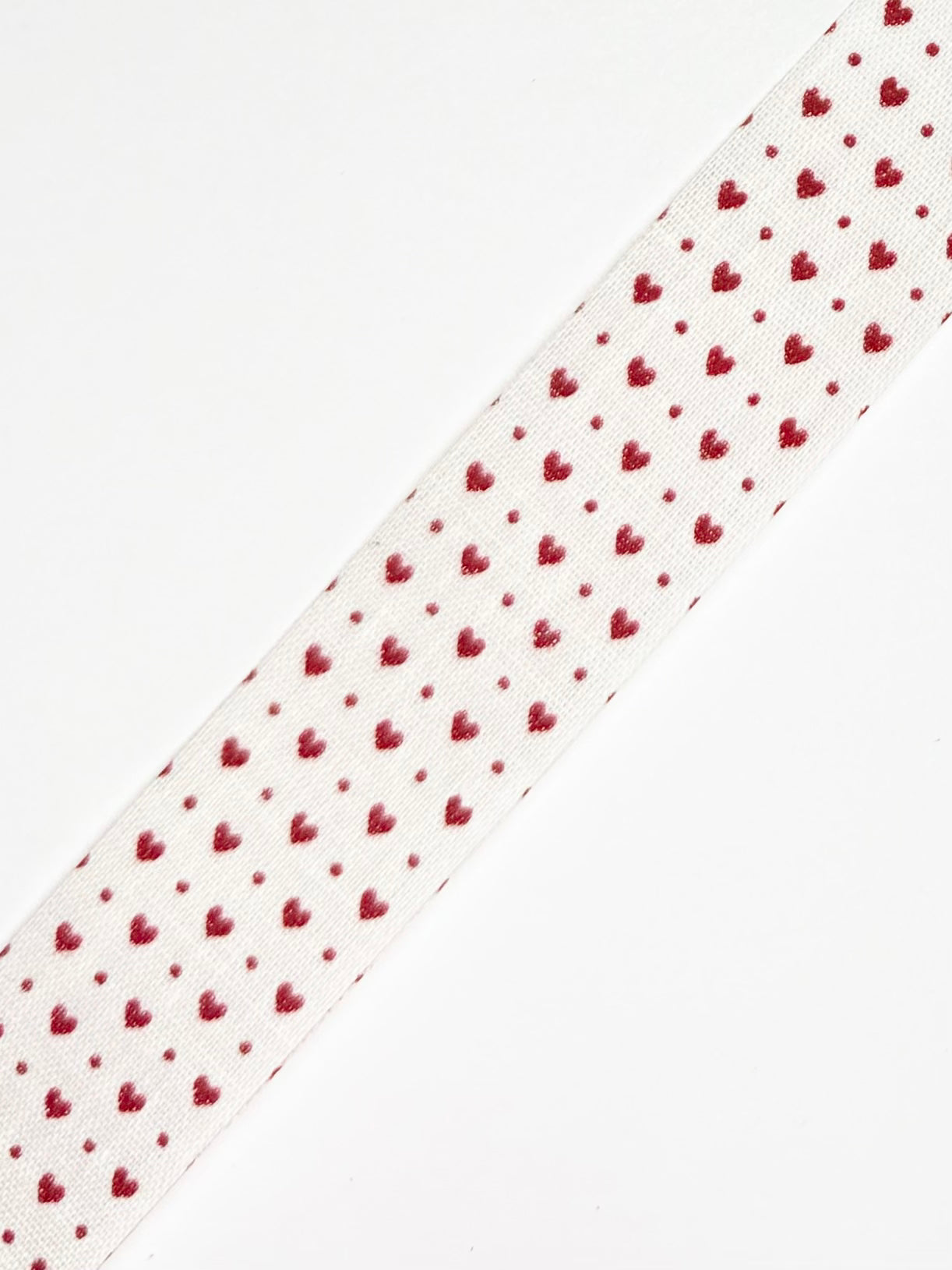 7/8in Vintage White w/ Red Hearts